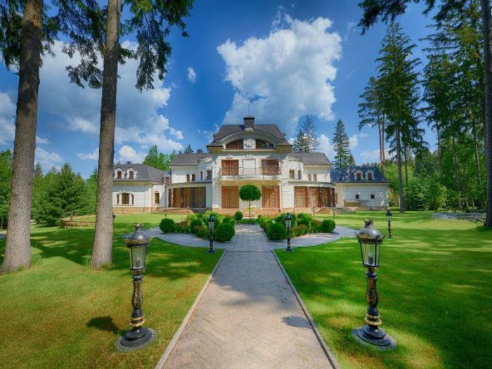 На Рублевке продают дворец за 100 миллионов долларов (23 фото)