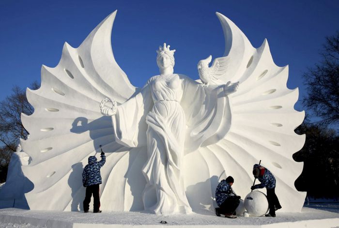 В Харбине проходит фестиваль скульптур из снега и льда (23 фото)