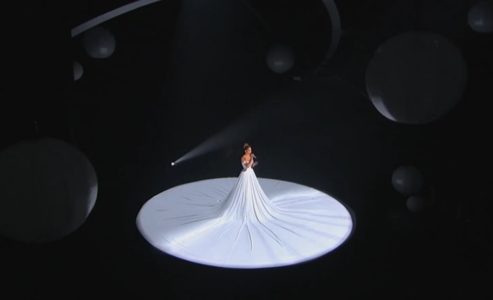 6-метровое платье Джей Ло – это фантастическое зрелище (видео под катом)