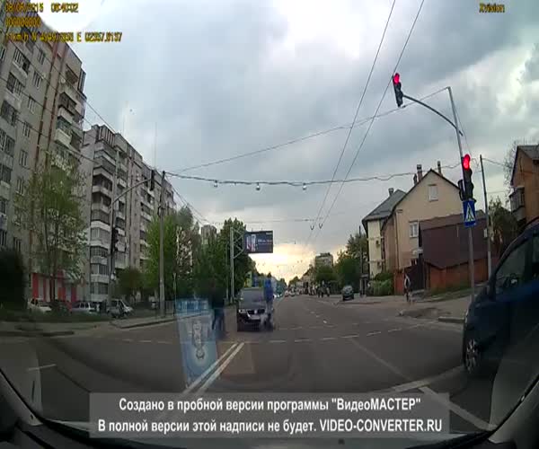 Пешеход проучил водителя (видео под катом)