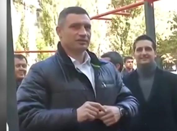 Виталий Кличко выполнил подъем-переворот (видео под катом)
