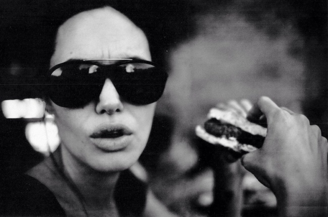 Брэд Питт показал авторские снимки Анджелины Джоли (16 фото)