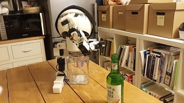 Робот-собутыльник Driky перепьет любого (видео под катом)