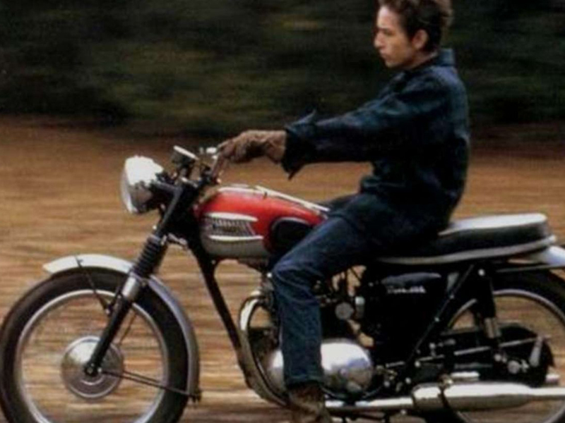 Знаменитые мужчины и их мотоциклы (10 фото)