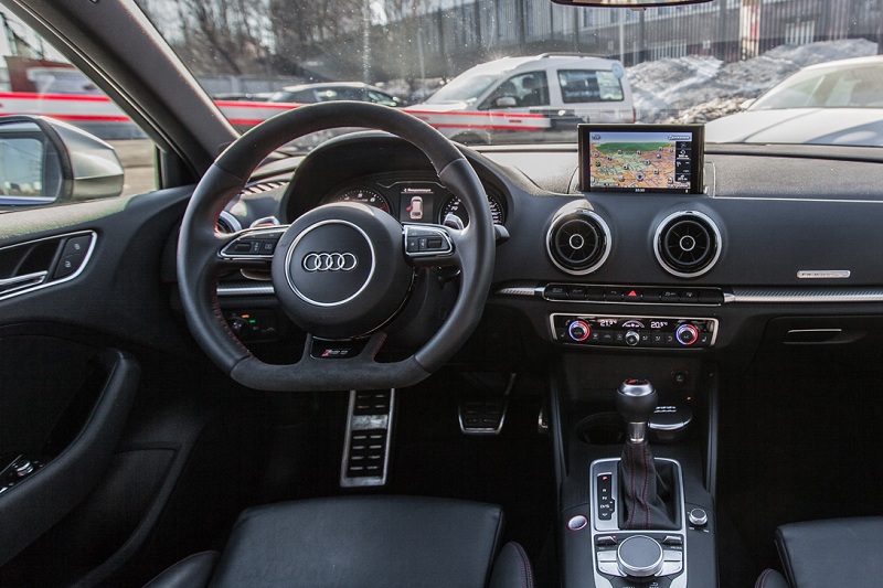 Audi RS3: - (5 )