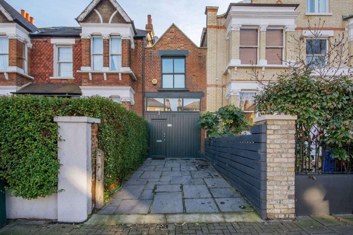 Дом шириной 3 метра и стоимостью 1,2 млн долларов в Лондоне (6 фото)