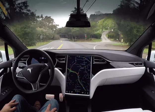 Автопилот Tesla в действии (видео под катом)