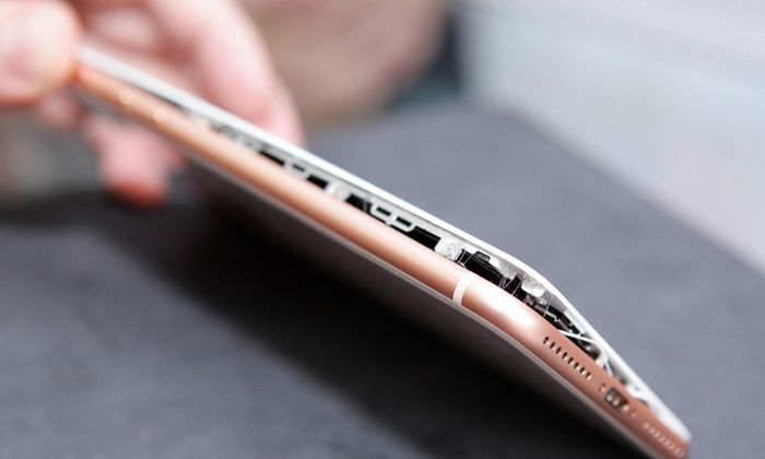 У новых смартфонов iPhone 8 Plus стали вздуваться батареи (5 фото)