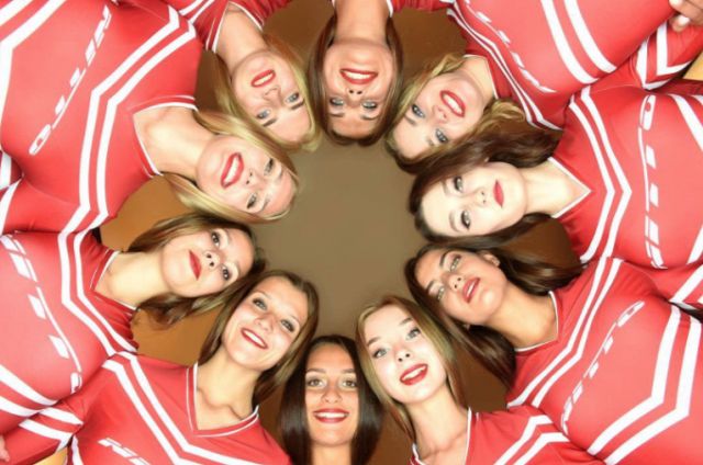 Девушки из групп поддержки SKA sisters и Spartak Angels (13 фото)