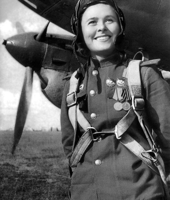 Очаровательные улыбки женщин-военнослужащих Красной армии (37 фото)