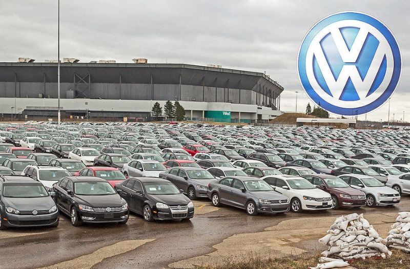 Кладбище новых Volkswagen в пустыне (8 фото)