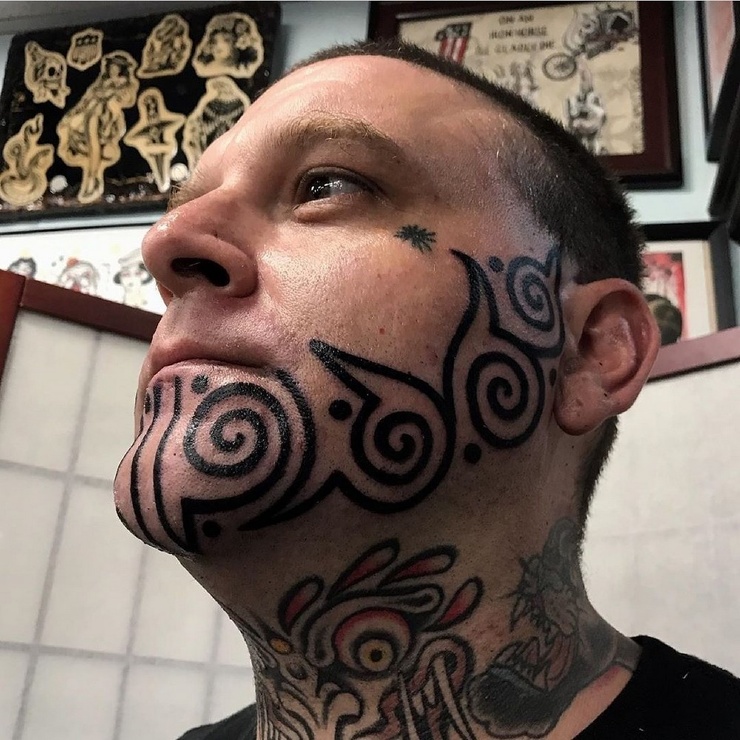 Люди изуродовавшие себя татуировками (18 фото)