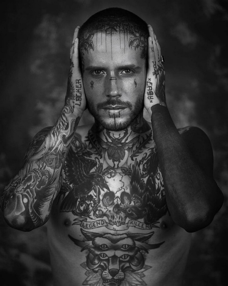 Люди изуродовавшие себя татуировками (18 фото)