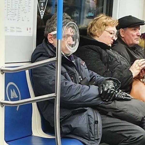 Люди в подземке. Москва. Март 2020 г. (20 фото)